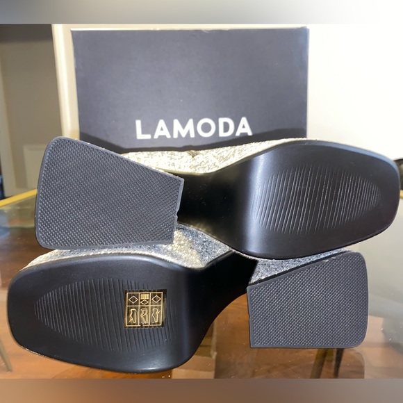 Silver Sparkling Heeled Boots! 🤩 - Picture 7 of 7